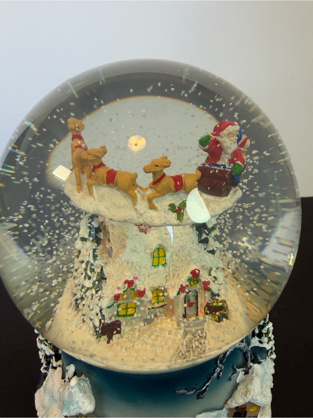 San Francisco Music Box Santa Flying Over Village Snow Globe Works! 8” No Box - Picture 2 of 12